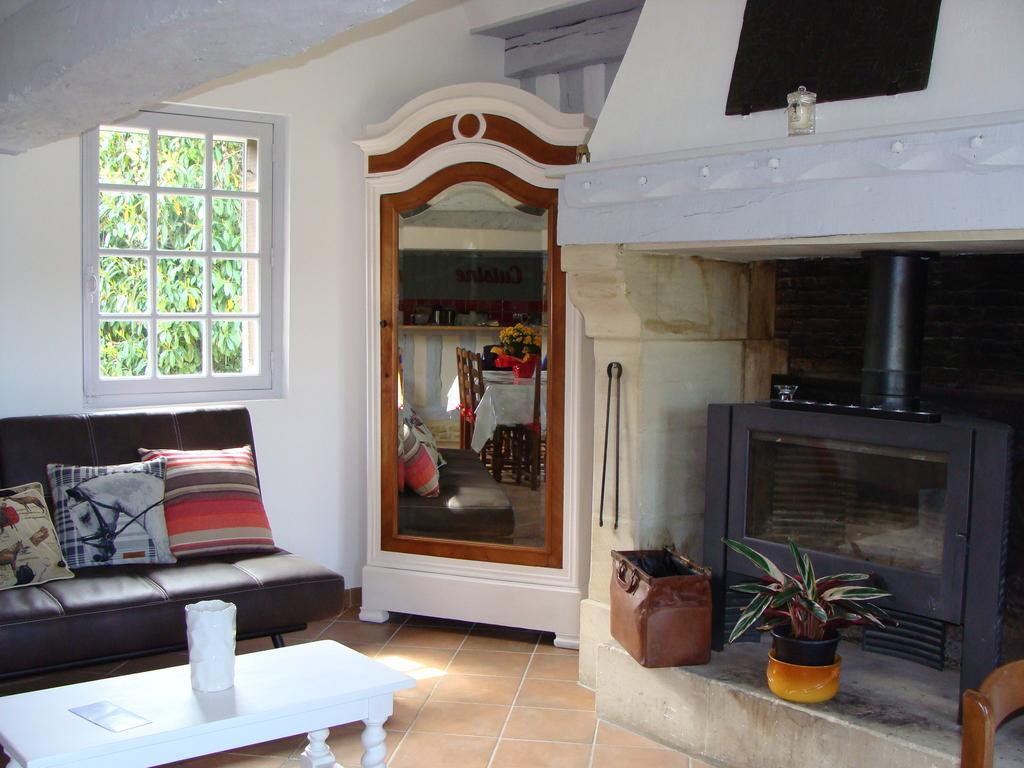 Le Vieux Castel Bed & Breakfast Goustranville Eksteriør bilde