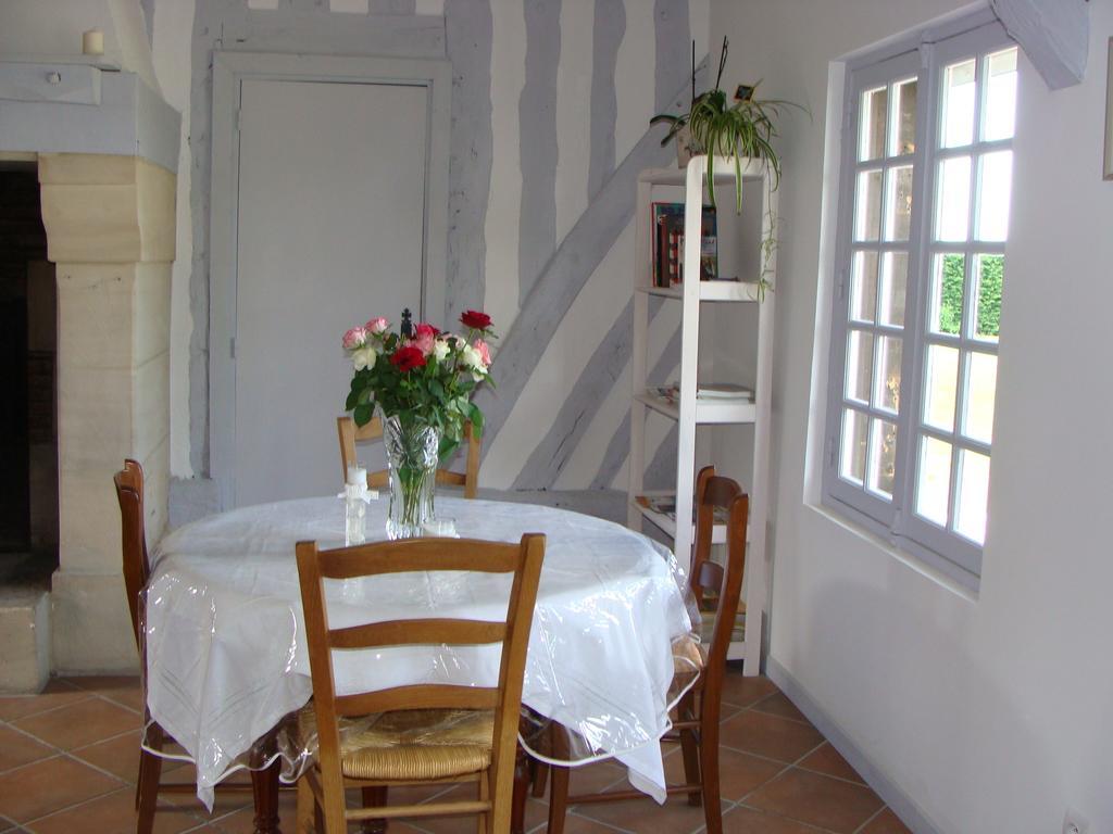 Le Vieux Castel Bed & Breakfast Goustranville Eksteriør bilde