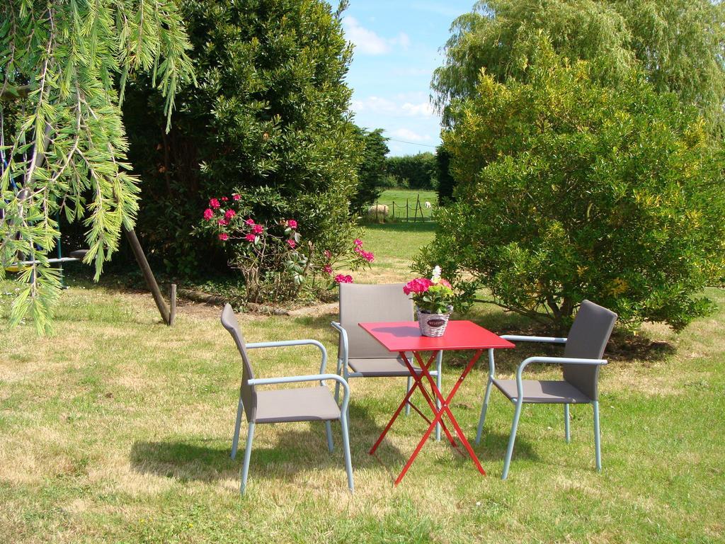 Le Vieux Castel Bed & Breakfast Goustranville Eksteriør bilde