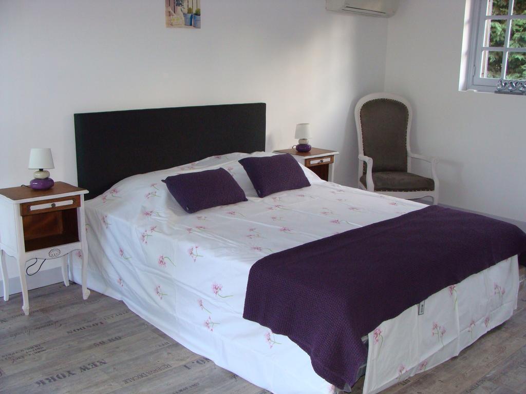Le Vieux Castel Bed & Breakfast Goustranville Rom bilde