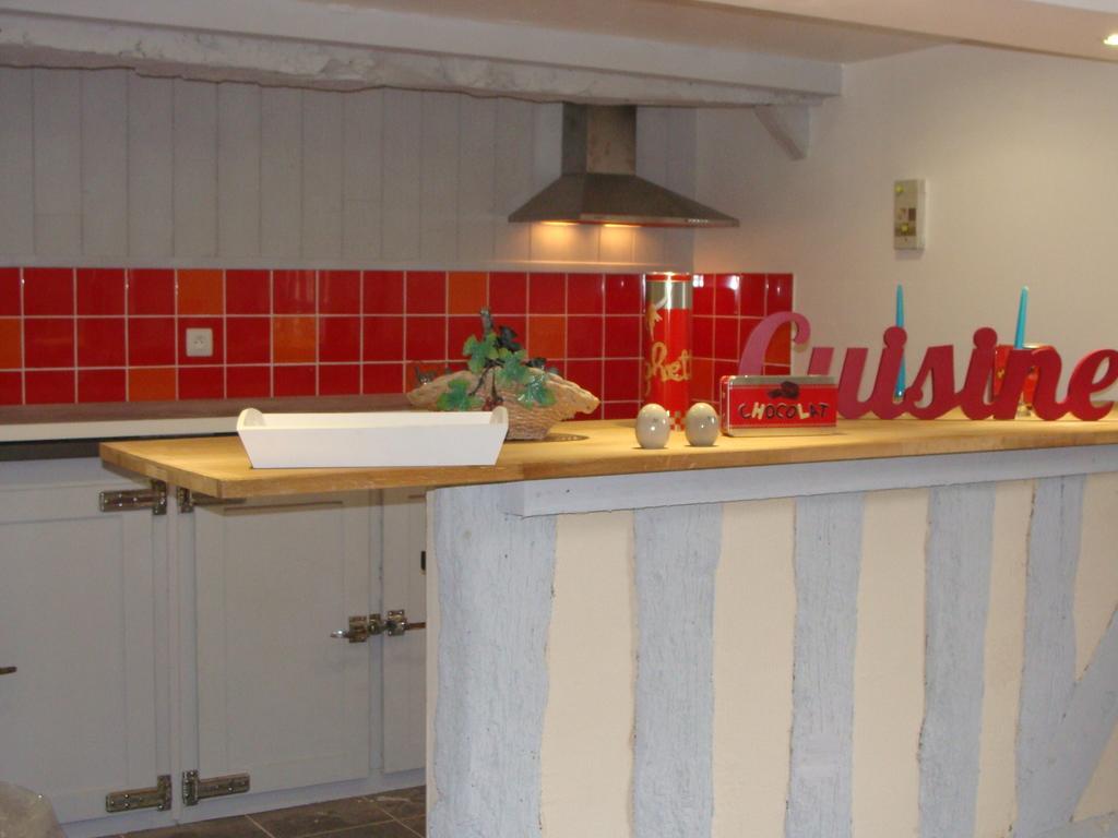 Le Vieux Castel Bed & Breakfast Goustranville Eksteriør bilde